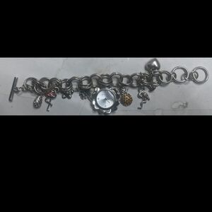 quartz movt 13434 charm watch